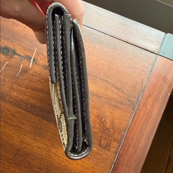 Authentic Gucci Heart Accent Brown and Beige Logo Long Wallet - Picture 7 of 9